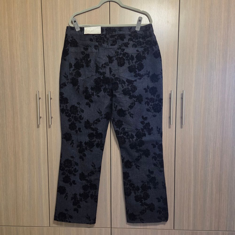 NWT Black Floral Jeans - Picture 2 of 4